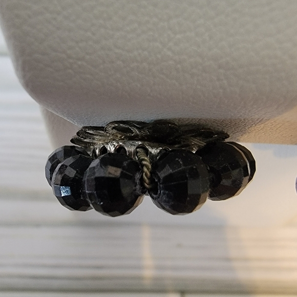 G17 Vintage Black Beaded Clip-on Earrings - Picture 3 of 4